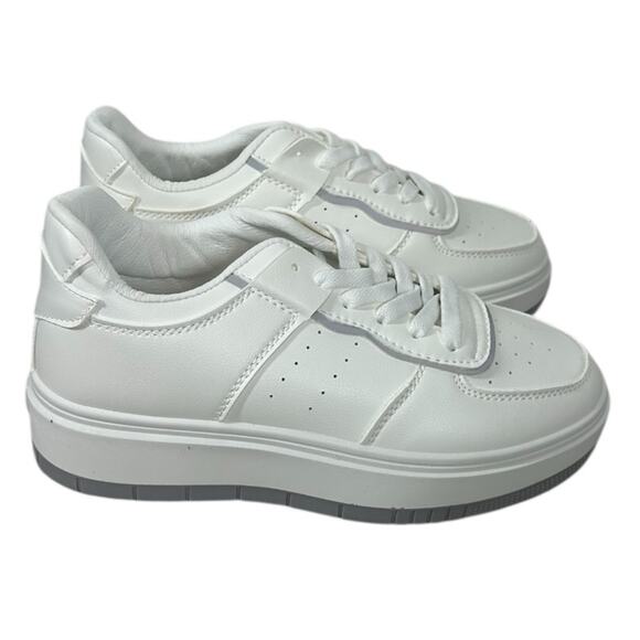 PrettyLittleThing Contrast Sole Chunky Platform Sneakers White Size NWT Size 6US - Picture 2 of 10